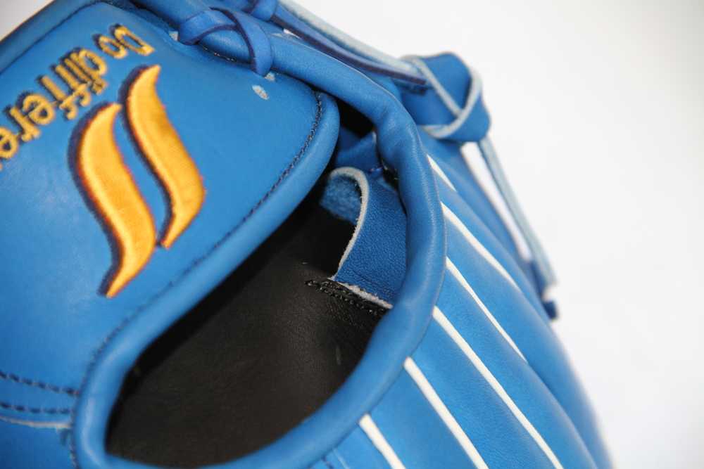 軟式グローブ 投手用 薬指かけ